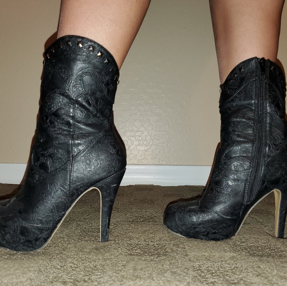 Black Heeled Cowgirl Boots